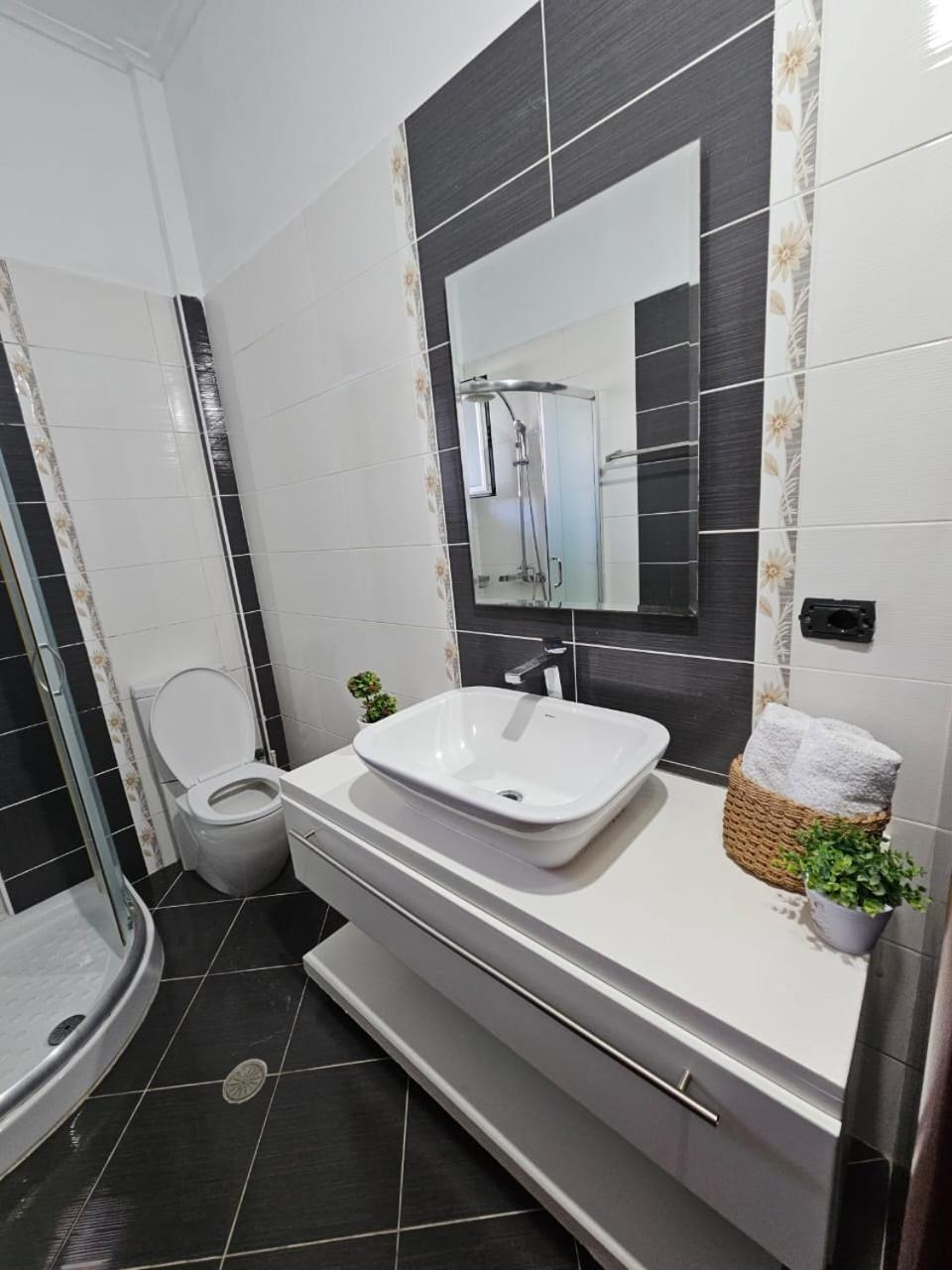Leon Sea View Apartment Saranda Dış mekan fotoğraf